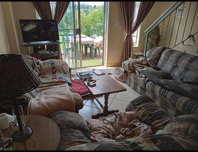 3 BEDROOM TOWNHOUSE FOR SALE IN ILLIONDALE